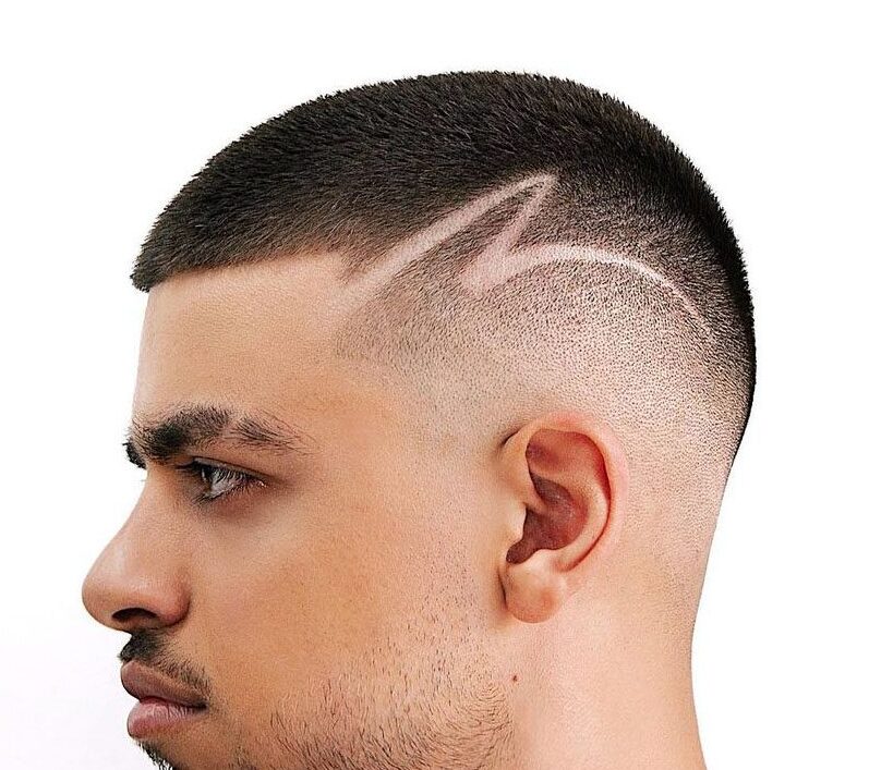 Buzz Cut met haar design in de fade gesneden